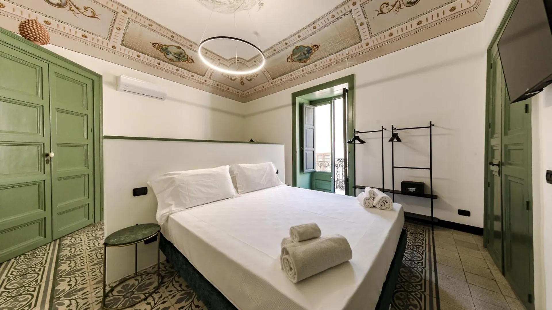 Palazzo Villelmi 切法卢